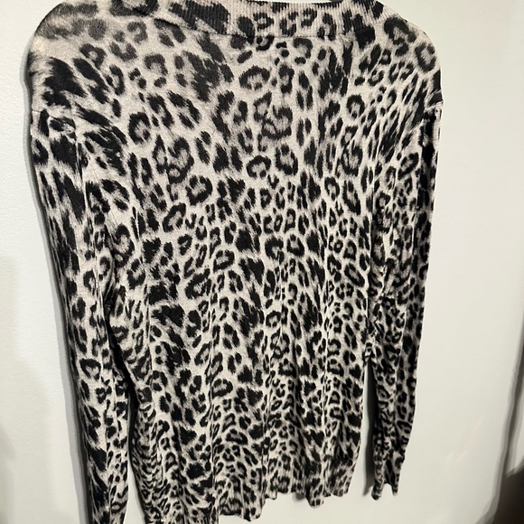 Eight 18 light Leopard Sweater XL - Picture 2 of 5